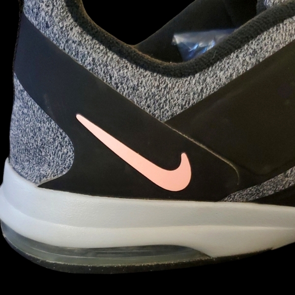 NIKE Women's Air Training Shoe - Picture 7 of 11